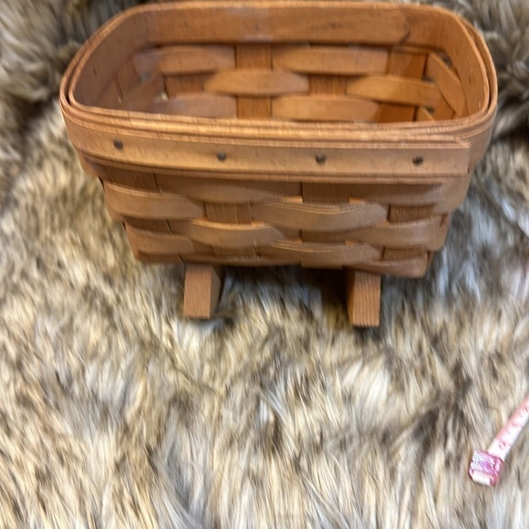 Longaberger burger cradle basket. Very hard to find an excellent conditioned. - Picture 3 of 5